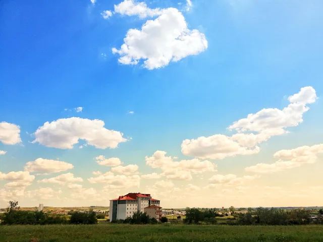 niebo, natura, build, cloud, pochmurny, nieskończoność. Przenoszenie danych między dostawcami chmury: umowa i koszty